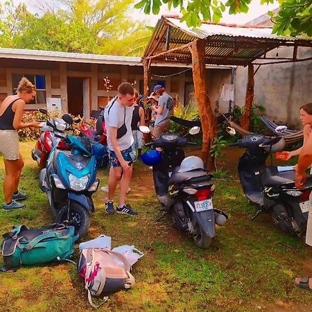Rustic House Hostel モヨガルパ エクステリア 写真