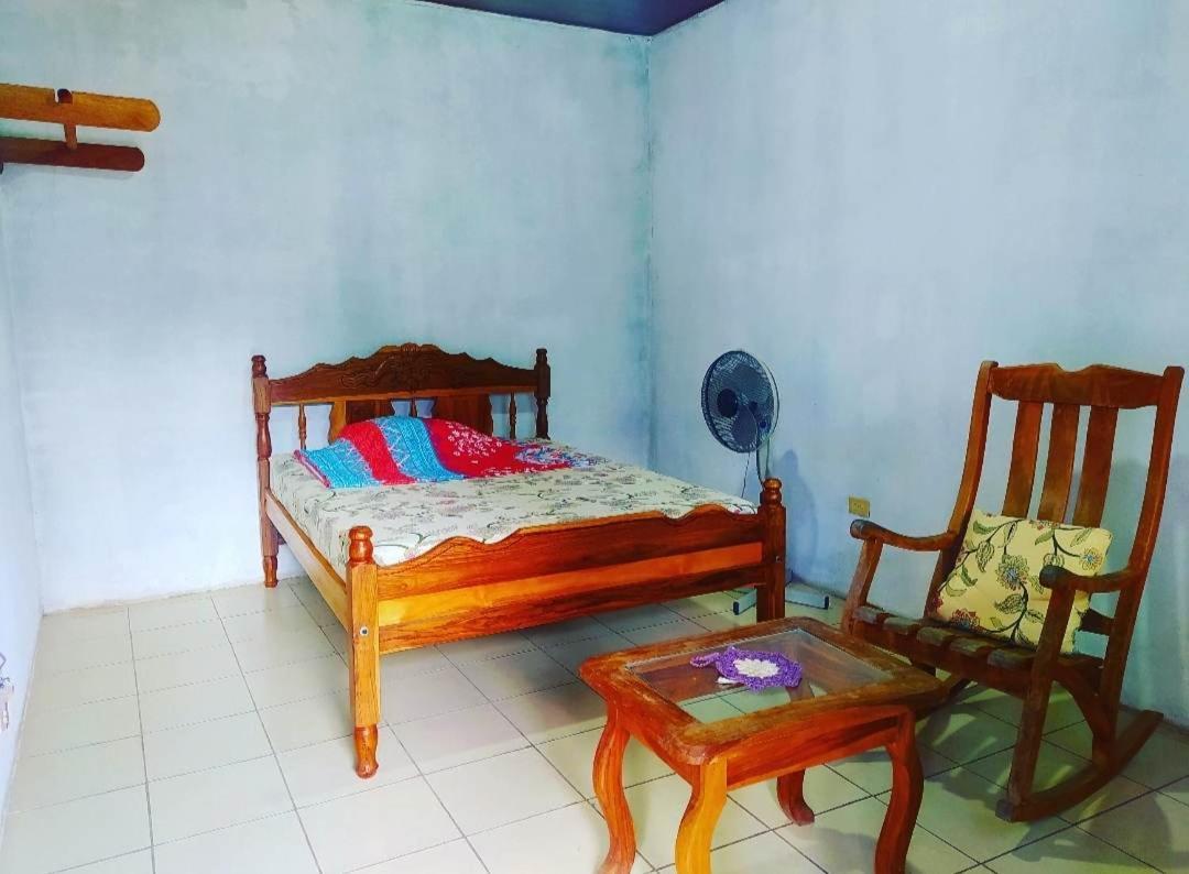 Rustic House Hostel モヨガルパ エクステリア 写真