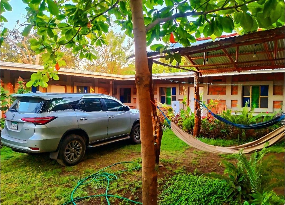 Rustic House Hostel モヨガルパ エクステリア 写真
