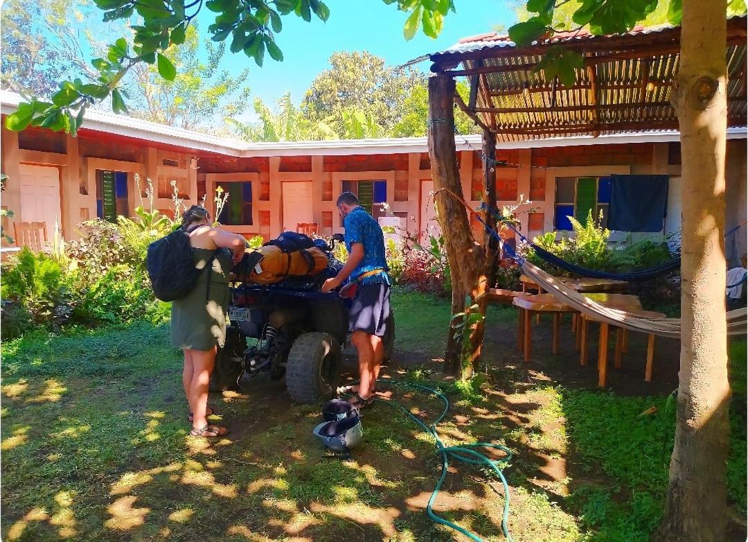 Rustic House Hostel モヨガルパ エクステリア 写真