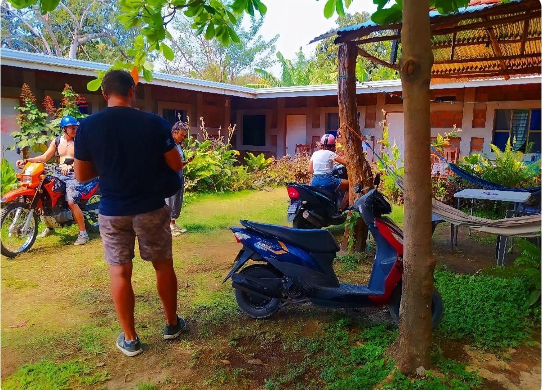 Rustic House Hostel モヨガルパ エクステリア 写真