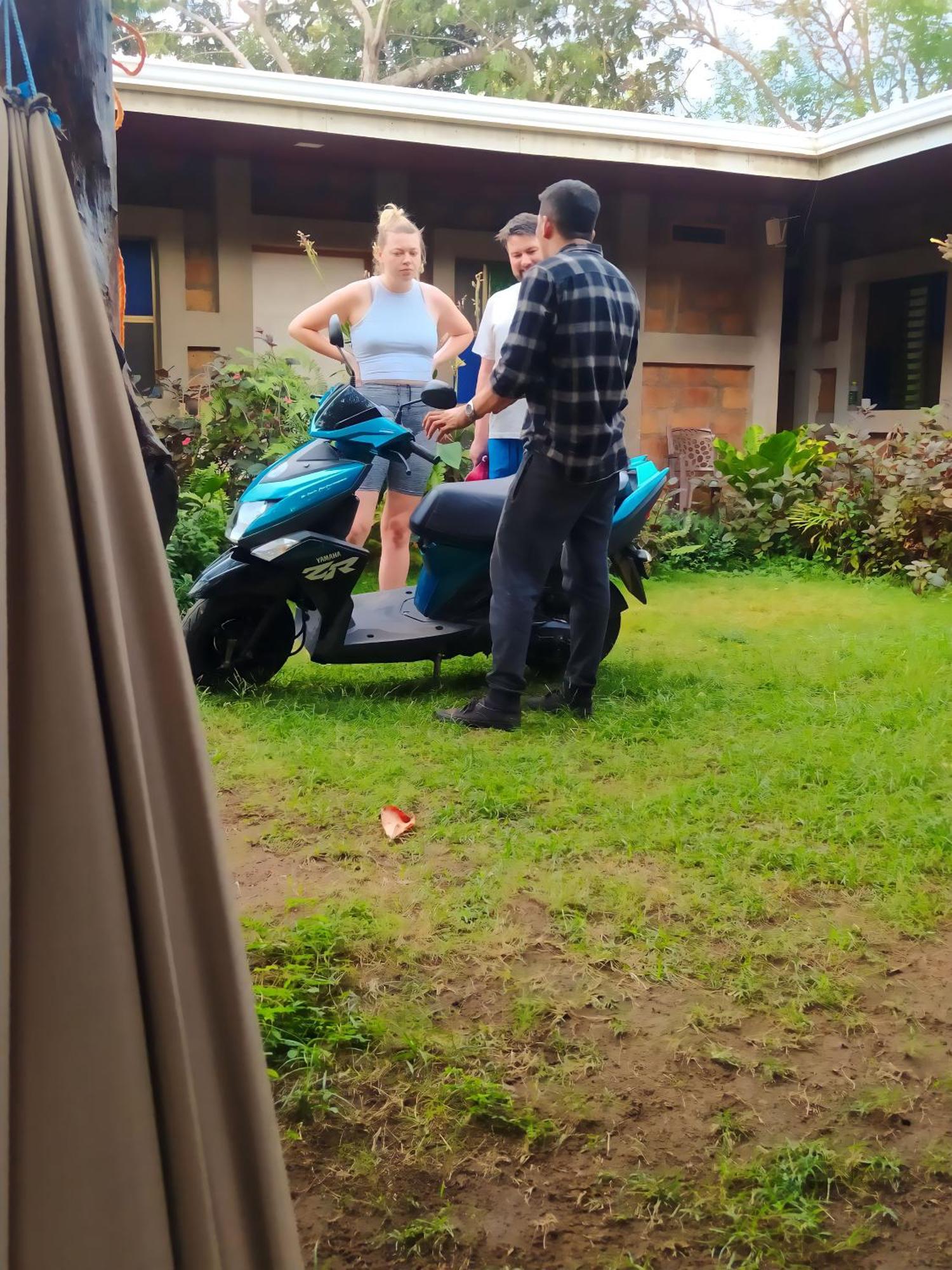 Rustic House Hostel モヨガルパ エクステリア 写真