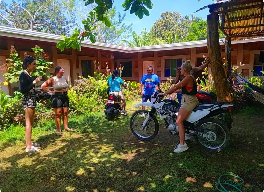 Rustic House Hostel モヨガルパ エクステリア 写真
