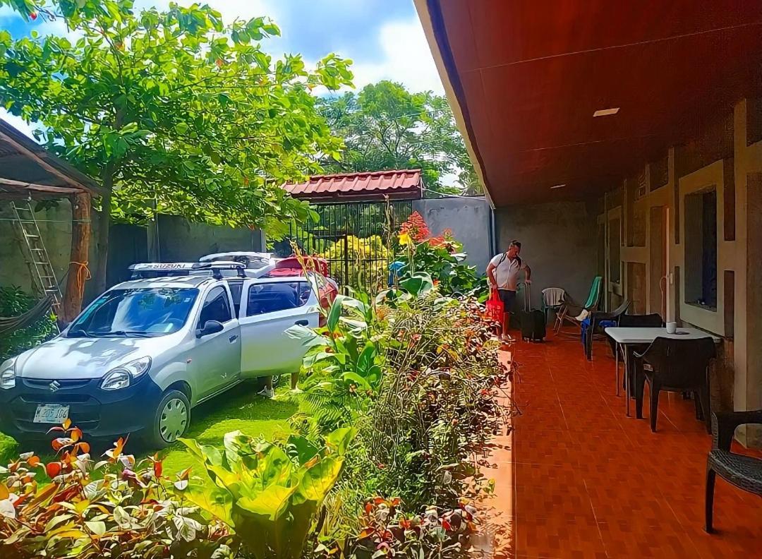 Rustic House Hostel モヨガルパ エクステリア 写真