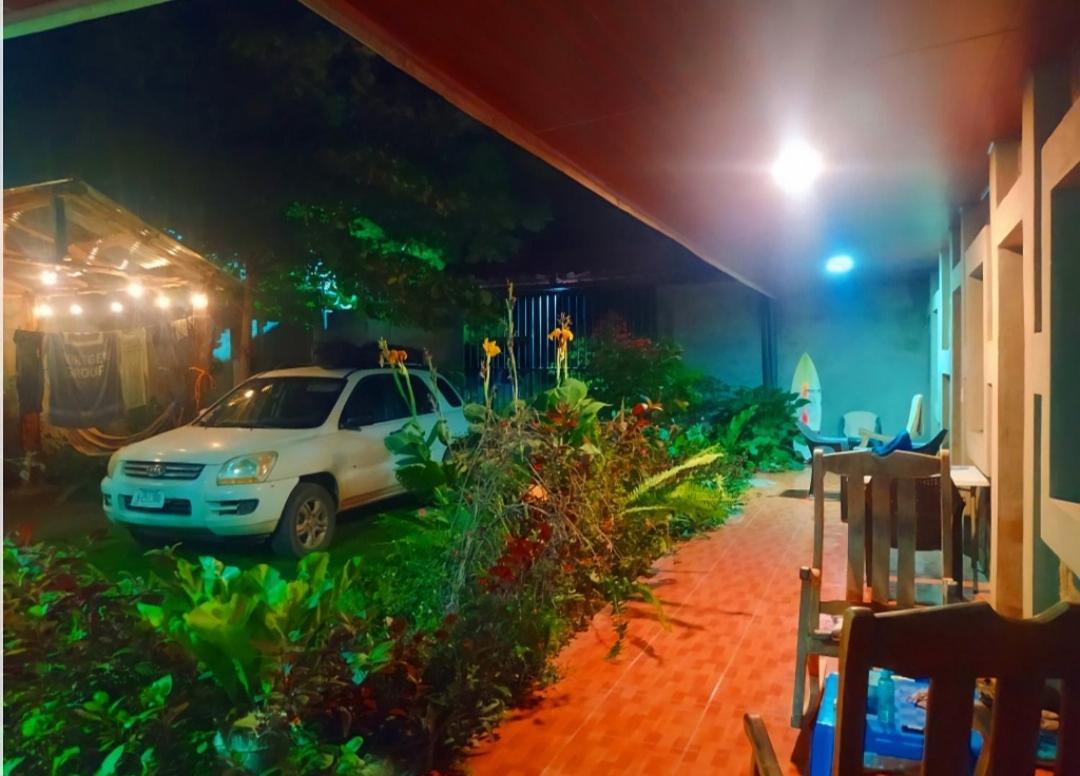 Rustic House Hostel モヨガルパ エクステリア 写真