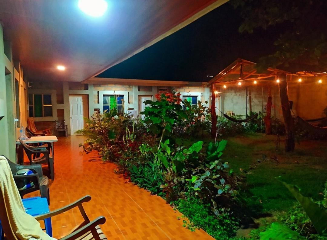 Rustic House Hostel モヨガルパ エクステリア 写真