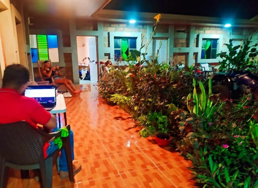Rustic House Hostel モヨガルパ エクステリア 写真