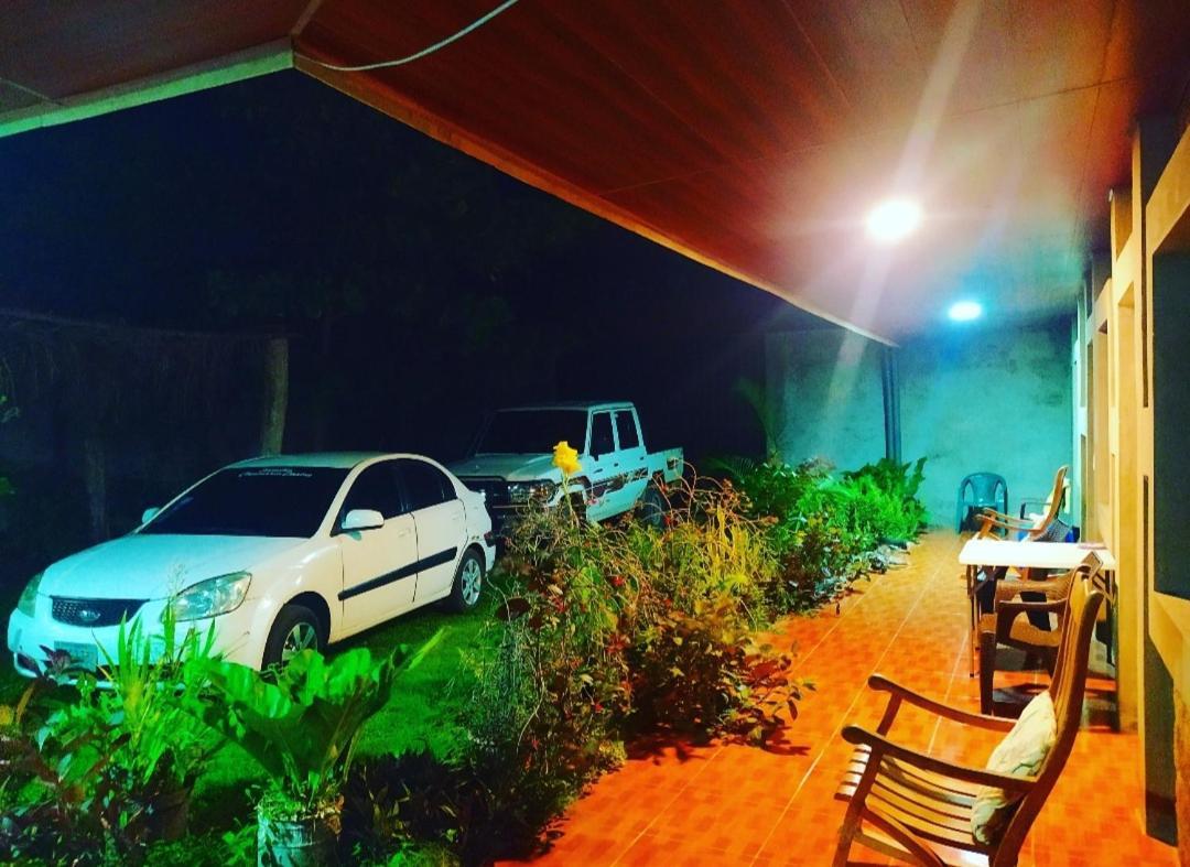 Rustic House Hostel モヨガルパ エクステリア 写真