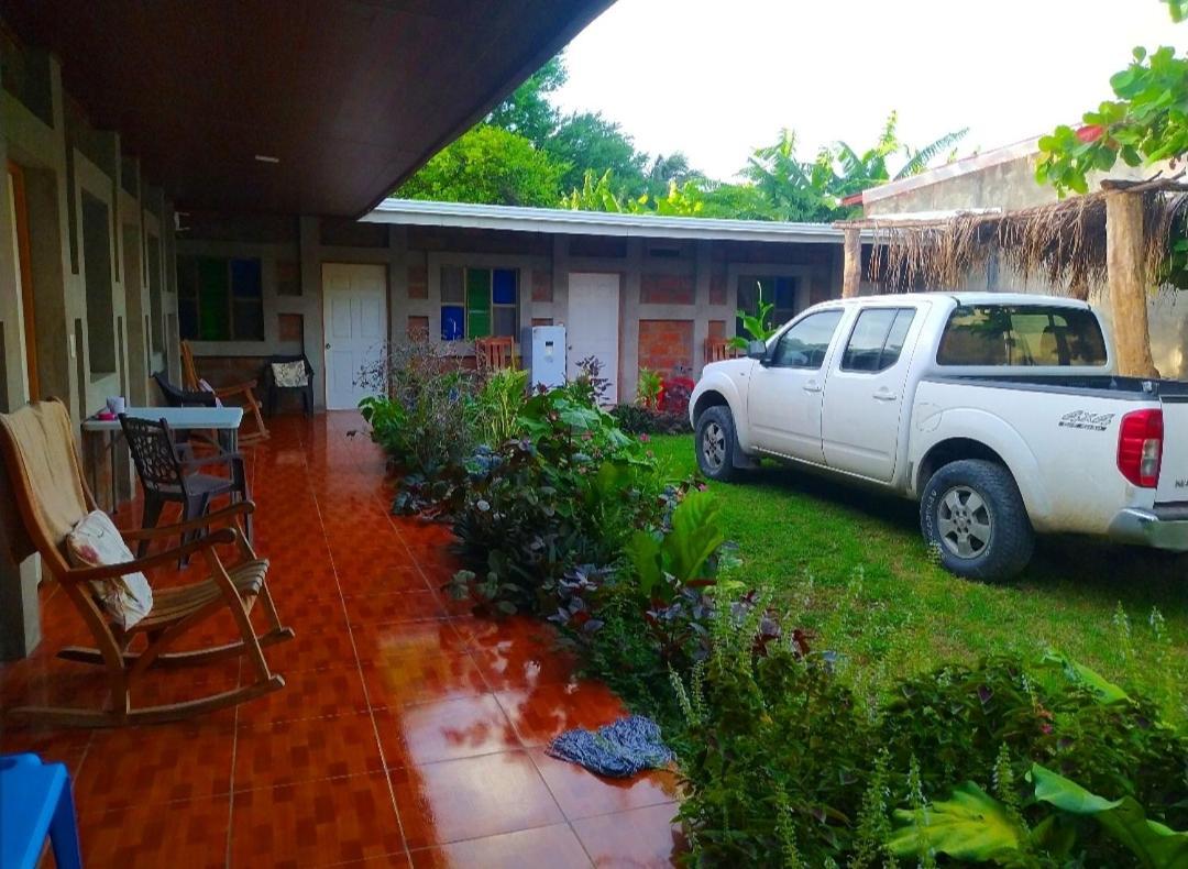 Rustic House Hostel モヨガルパ エクステリア 写真