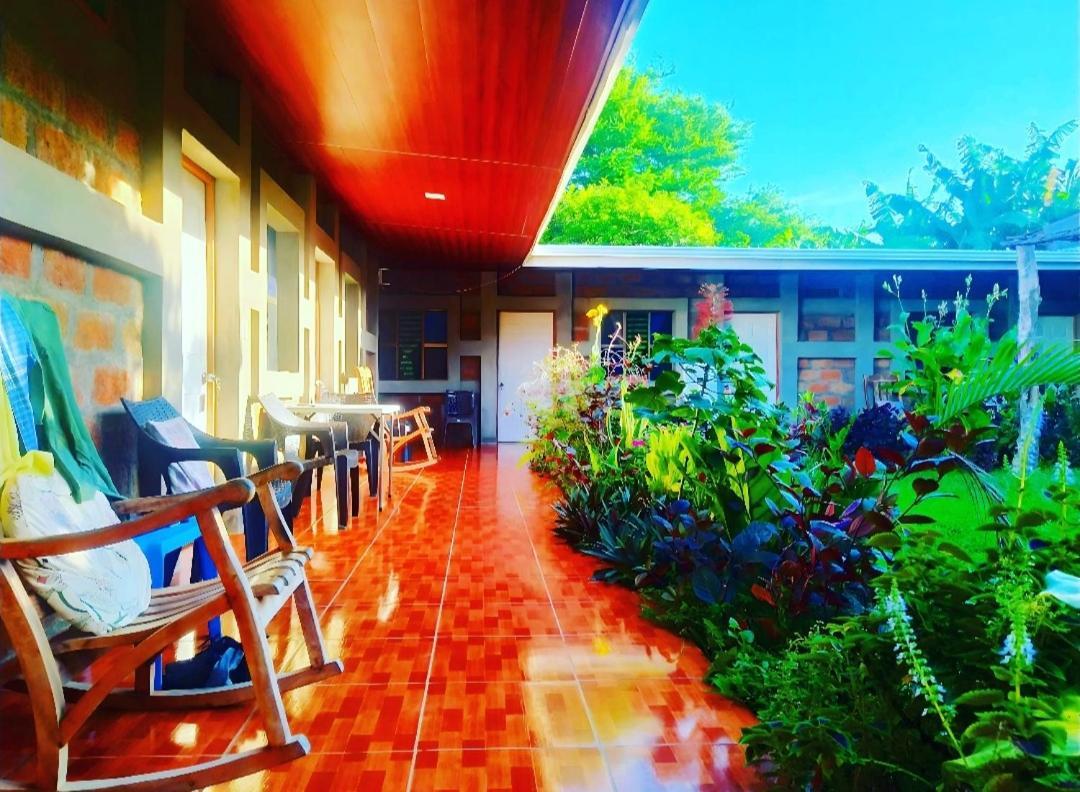 Rustic House Hostel モヨガルパ エクステリア 写真