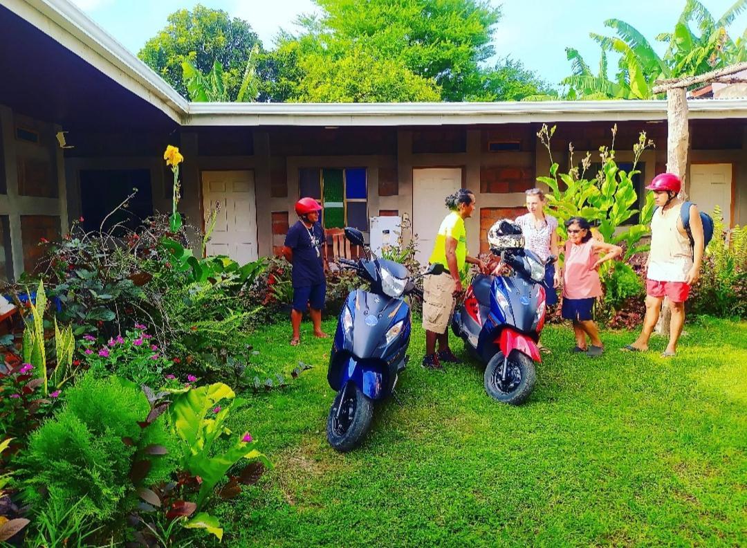 Rustic House Hostel モヨガルパ エクステリア 写真